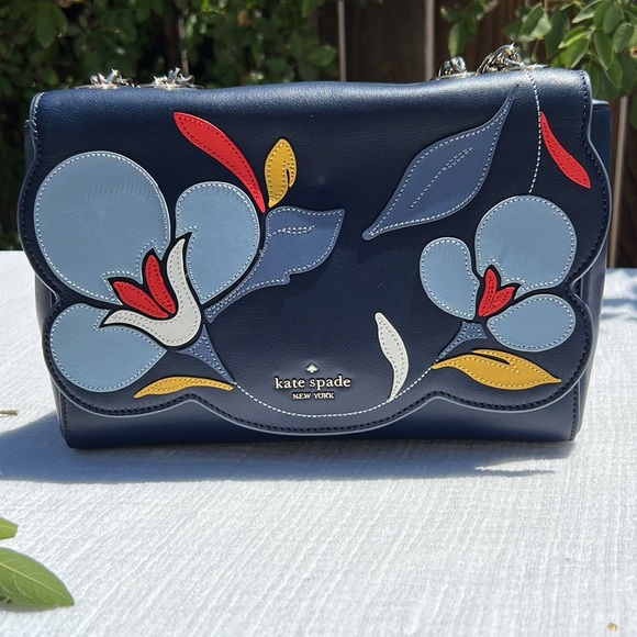 Kate Spade New York. BRIAR LANE FLORAL QUILTED EMELYN SHOULDER BAG 💙😍 - Picture 3 of 16